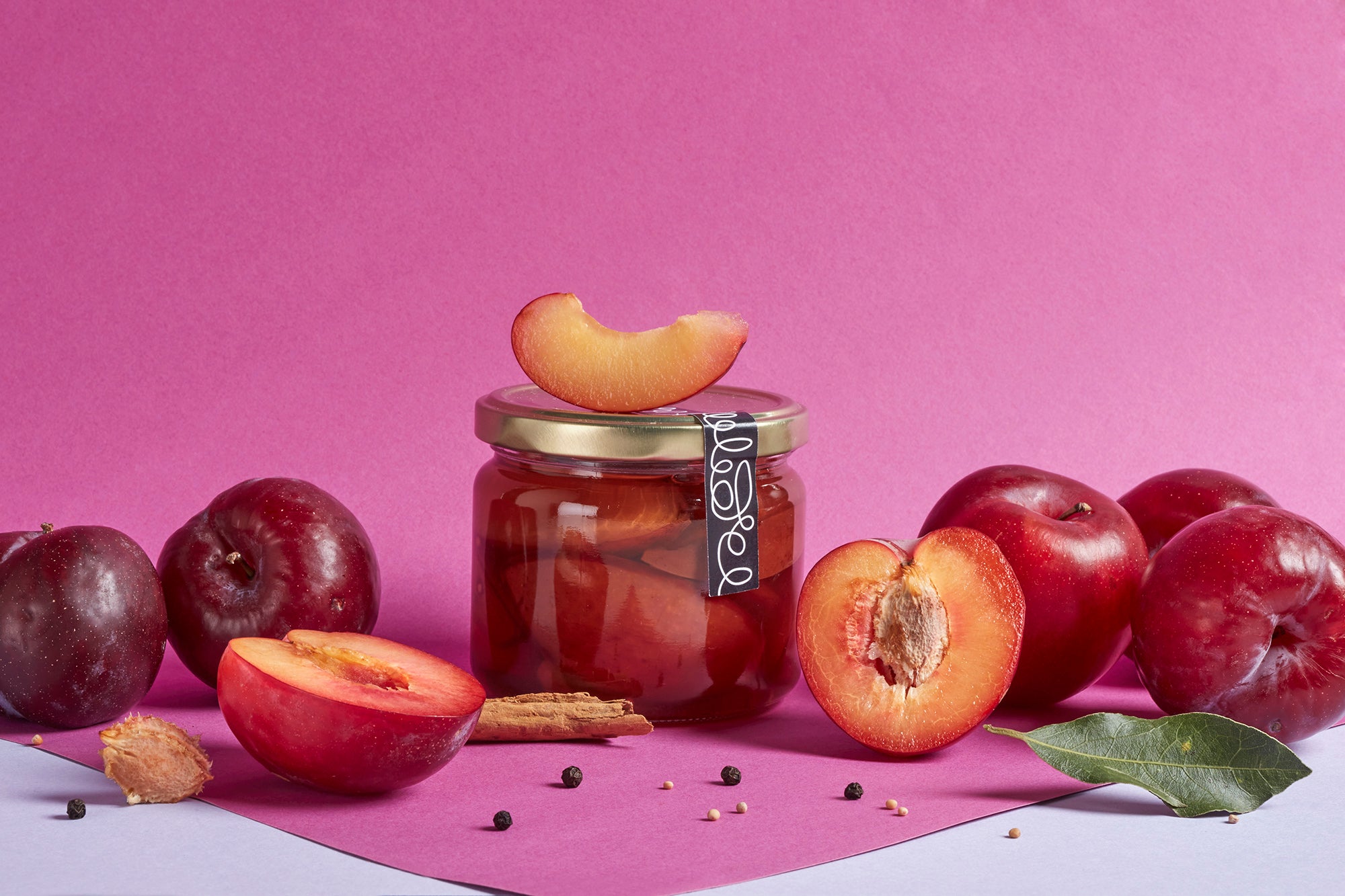 pickled plums in summer fruit preservation process using rescued fruits